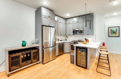The Heights Apartamento | Walk to Journal Square Modern Apt about 4 Mi to NYC!