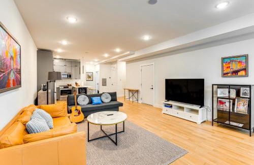 The Heights Apartamento | Walk to Journal Square Modern Apt about 4 Mi to NYC!