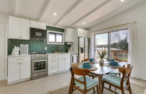 Kauneonga Lake Casa | Walk to Kauneonga Lake Home with Deck and Grill