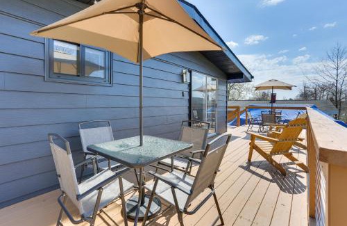 Kauneonga Lake Casa | Walk to Kauneonga Lake Home with Deck and Grill