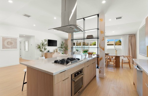Northwest Anaheim Casa | Walk to Knott's, Pool&Parks, and Disney Land!