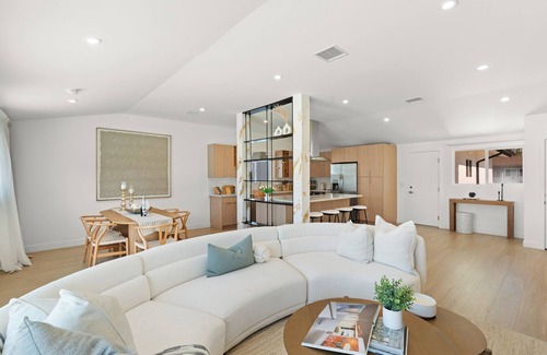 Northwest Anaheim Casa | Walk to Knott's, Pool&Parks, and Disney Land!