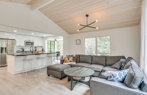 Anderson Island Casa | Walk to Lake: Anderson Island Escape w/ Fire Pit