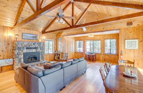 Prattville Casa | Walk to Lake Almanor Prattville Cabin with 2 Decks!