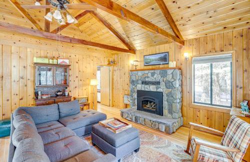 Prattville Casa | Walk to Lake Almanor Prattville Cabin with 2 Decks!