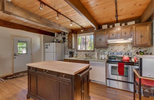 Comstock Acres Casa | * WIFI de alta velocidad gratis * Camina hasta la ciudad de Tahoe * Vistas impresionantes