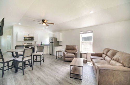 Grove Cabina | Walk to Lake: Cozy Grove Cabin w/ Fire Pit