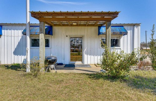Wewahitchka Casa | Walk to Lake Fishing Retreat in Wewahitchka