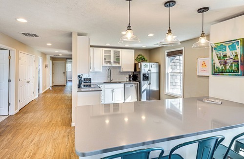 Culver Casa | Walk to Lake: Historic Family Apartment in Culver!