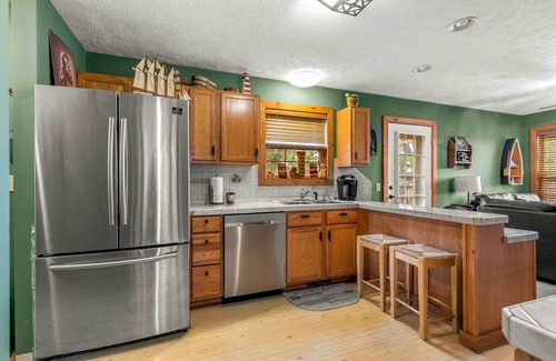 Lampe Cabina | Walk to Lake: Lampe Cabin w/ Fireplace & Deck!