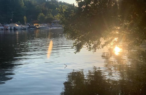 Lake Lure Casa | Walk to Lake Lure Chimney Rock from Autumn Splendor Cabin