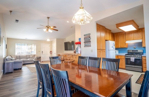 Lakehead Casa | Walk to Lake/Marina, Game Rm, Hot Tub, Sleeps 10 - Shasta Lakeshore Retreat #12