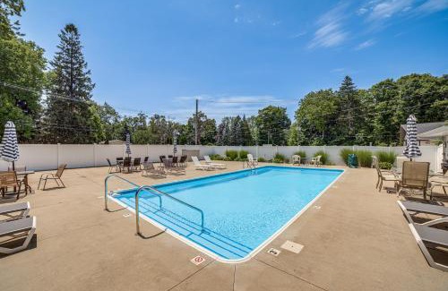 South Haven Apartamento | Walk to Lake Michigan - South Haven Condo!
