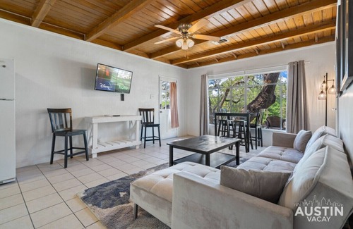 Volente Cabina | Walk to Lake Travis & FREE Waterpark! Glamping Bungalow, Patio w/ Grill+Firepit