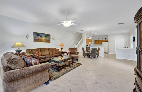 Lakewood Village Casa | Caminar a Lakes Park Lakewood Village Casa de pueblo grande con instalaciones del complejo