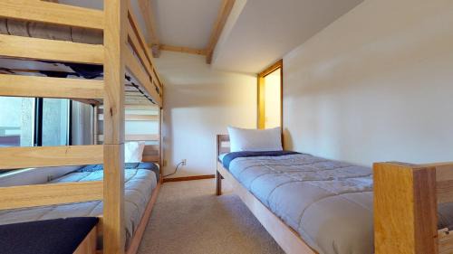 Mammoth Lakes Casa | Walk to Lift Updated 2 Bedroom 2 and a Half Bathrooms 1849 Condos 209 Steps to Canyon Lodge Sleeps 6