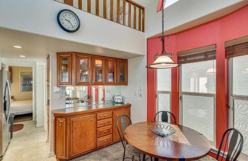 Lake Havasu City Casa | Walk to London Bridge Beach Lake Havasu Cabin!