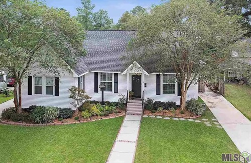 Highlands - Perkins Casa | Walk to LSU campus, LSU Lakes, Perkins Restaurants, with a Large Swimming Pool!