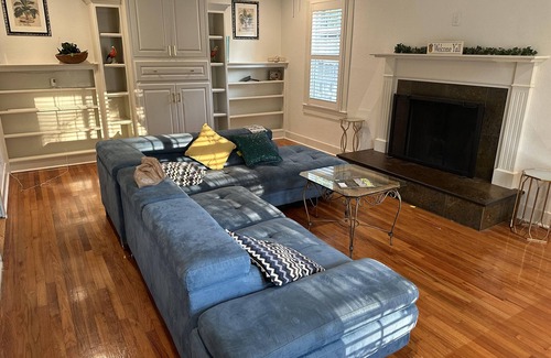 Highlands - Perkins Casa | Walk to LSU campus, LSU Lakes, Perkins Restaurants, with a Large Swimming Pool!