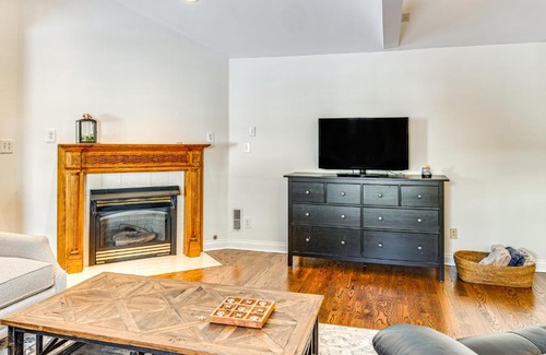 Zionsville Casa | Walk to Main St and Parks Zionsville Village Home