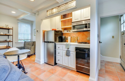 High Point Casa | Walk to Main St: Historic High Point Carriage Home