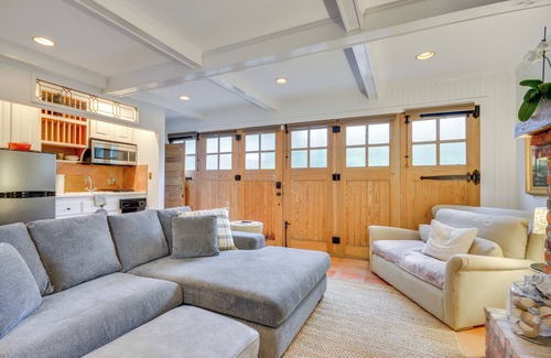 High Point Casa | Walk to Main St: Historic High Point Carriage Home