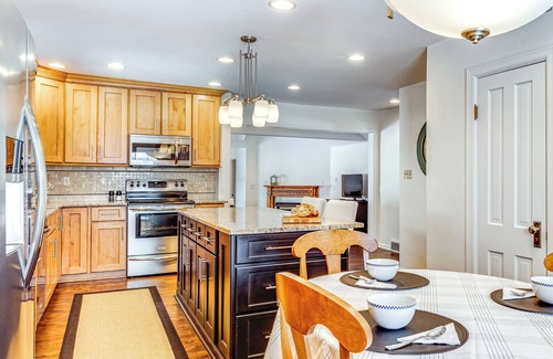 Zionsville Casa | Walk to Main St & Parks: Zionsville Village Home
