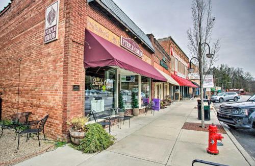 Saluda Apartamento | Walk to Main Street Eats Remodeled Saluda Apt