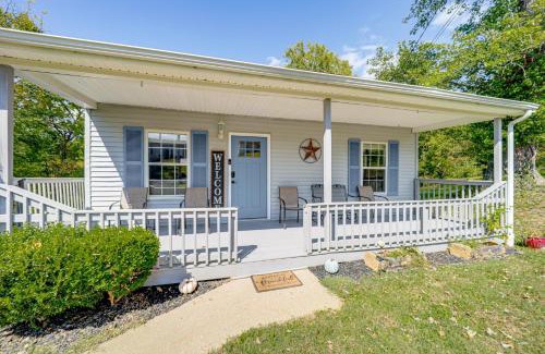 Williamstown Casa | Walk to Main Street! Family Home in Williamstown