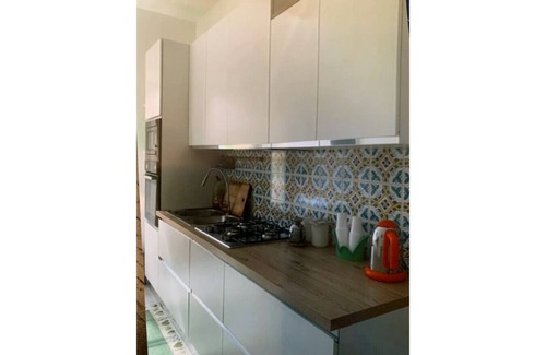 Pietramelara Apartamento | Walk to Markets Private Backyard+Free Parking English Help