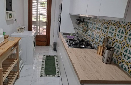 Pietramelara Apartamento | Walk to Markets Private Backyard+Free Parking English Help