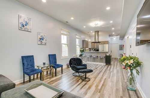 Greater Grand Crossing Apartamento | Walk to Metra: Long-Term Getaway in Chicago!