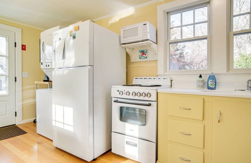Monument Beach Cabaña | Walk to Monument Beach: Cape Cod Cottage w/ Grill
