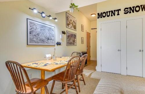 West Dover Apartamento | Walk to Mount Snow Resort Unit with Pool and Hot Tubs
