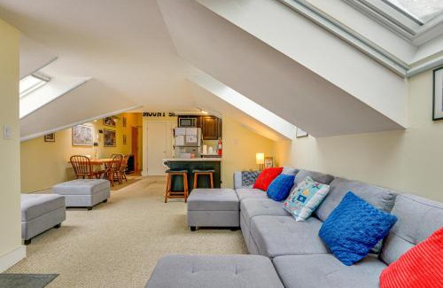 West Dover Apartamento | Walk to Mount Snow Resort Unit with Pool and Hot Tubs