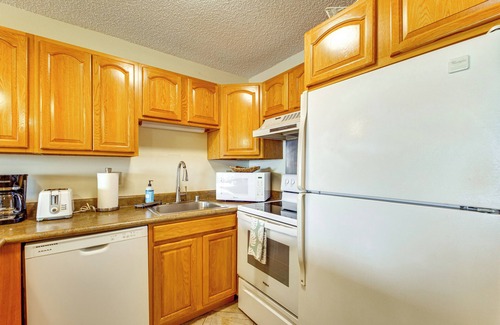Nawiliwili Condominio | Walk to Nawiliwili Harbor: Condo w/ Saltwater Pool