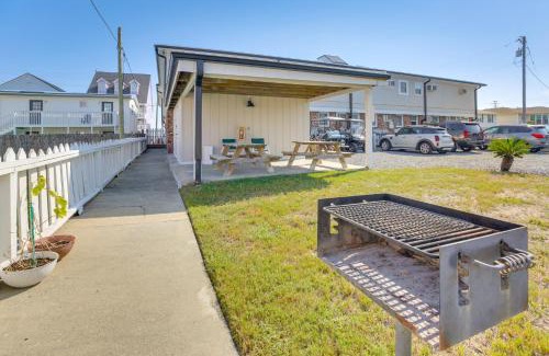 Cherry Grove Beach Apartamento | Walk to North Myrtle Beach Studio with Pool Access!