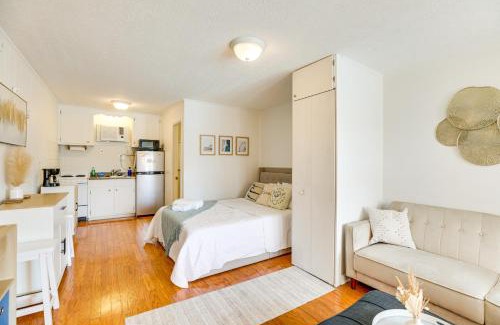 Cherry Grove Beach Apartamento | Walk to North Myrtle Beach Studio with Pool Access!