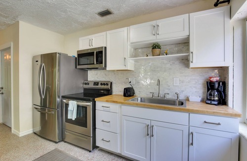 Deerfield Beach Cabaña | Walk to Ocean: Chic Deerfield Beach Cottage!