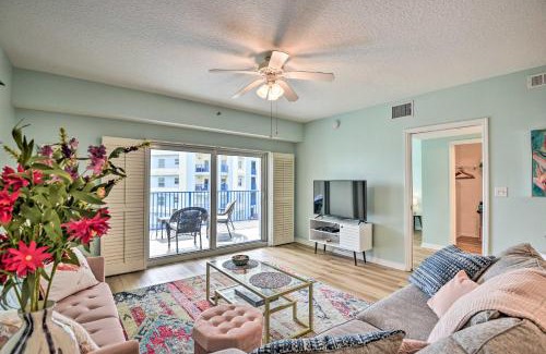 New Smyrna Beach Apartamento | Walk to Ocean Condo with Pool in New Smyrna Beach