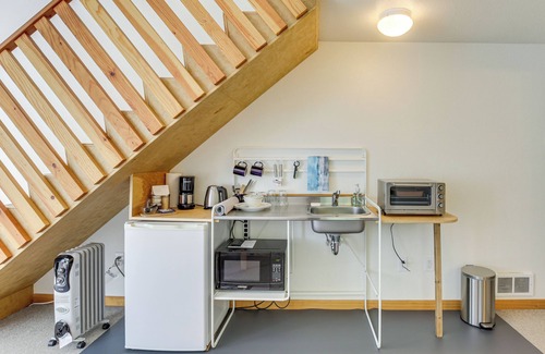 Seal Rock Apartamento | Walk to Ocean! Forested Oregon Coast Getaway