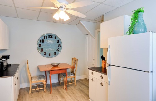 Wall Apartamento | Walk to Ocean Grove Beach: Seaside Haven!
