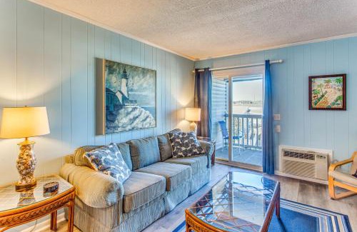 North Myrtle Beach Apartamento | Walk to Ocean North Myrtle Beach Condo with Pool