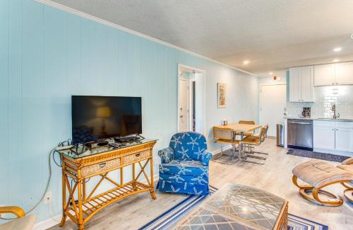 North Myrtle Beach Apartamento | Walk to Ocean North Myrtle Beach Condo with Pool