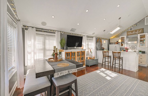 Long Beach Casa | Walk to Ocean: Pet-Friendly Home in Long Beach!