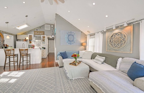 Long Beach Casa | Walk to Ocean: Pet-Friendly Home in Long Beach!
