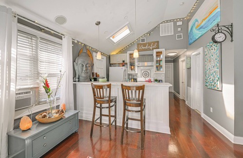 Long Beach Casa | Walk to Ocean: Pet-Friendly Home in Long Beach!