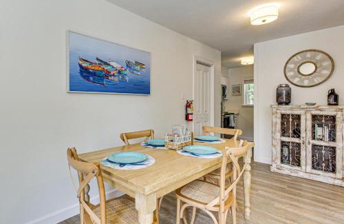 Biloxi Apartamento | Walk to Ocean Springs Beach Condo with Pool!