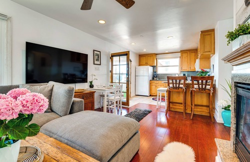 Sand Section Casa | Walk to Ocean: Manhattan Beach Home w/ Deck