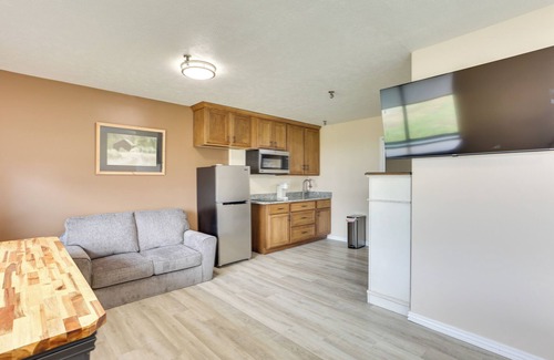 Oakland City Apartamento | Walk to Ocu, Golf: Updated Oakland City Studio!